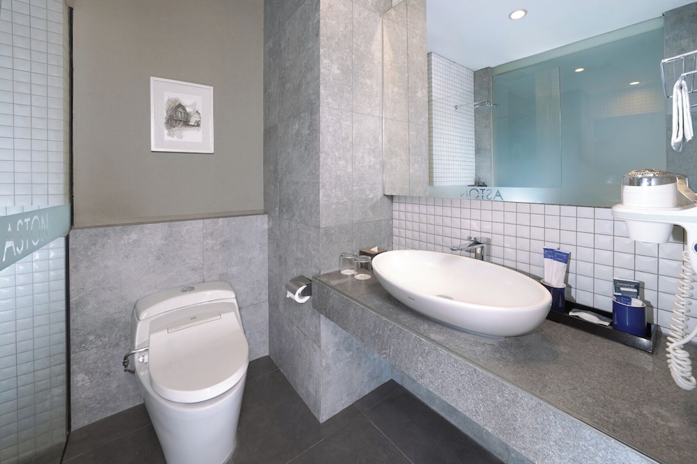 Aston Inn Mataram 65/65