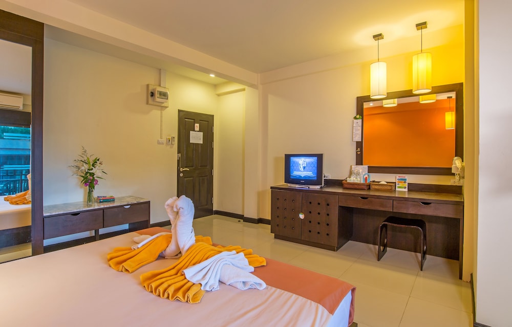Lanta Pura Beach Resort 12/28