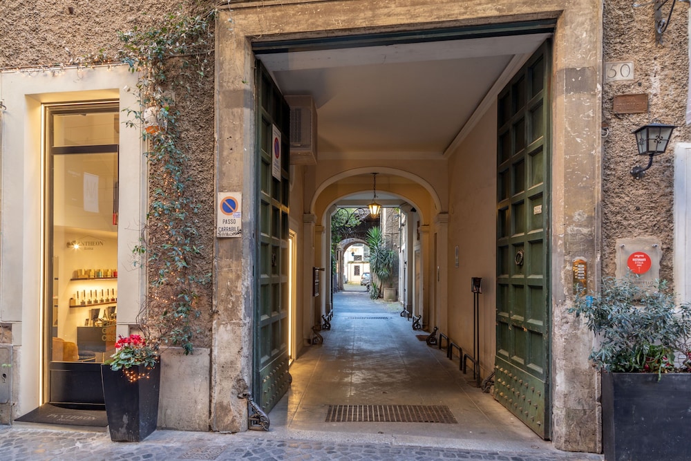 Hotel Condotti 10/63