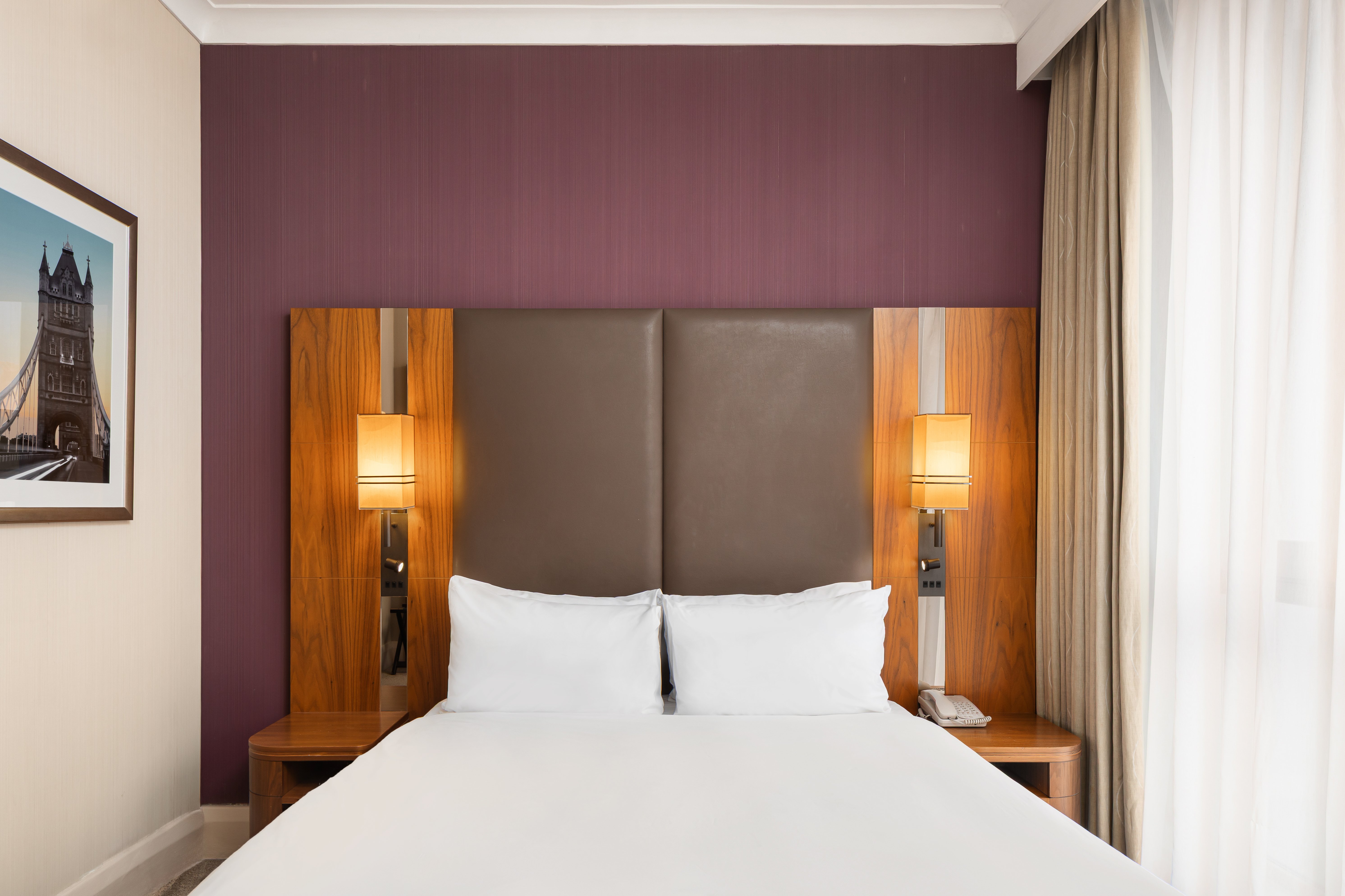 Crowne Plaza Ealing 17/76