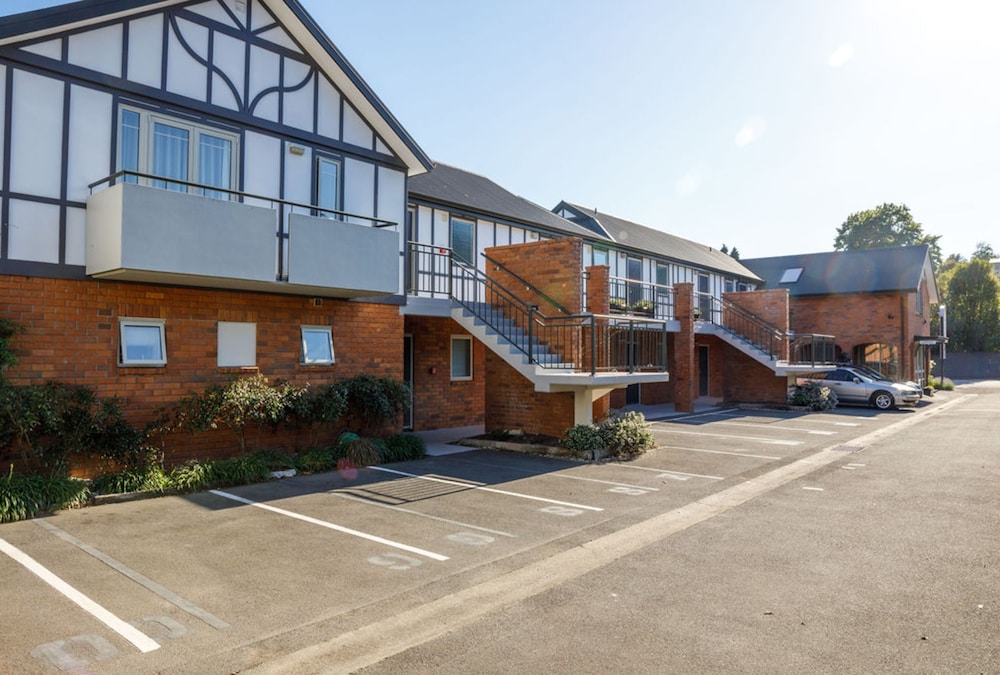 CHELSEA PARK MOTOR LODGE 3/66