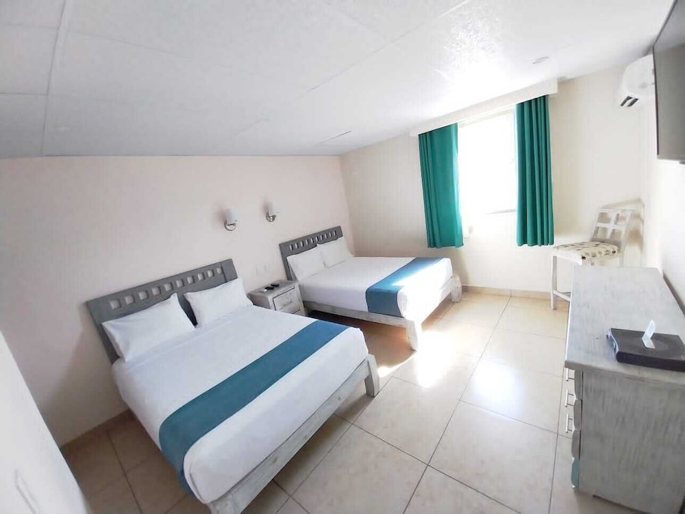 Santa Maria Hotel And Suites 15/47