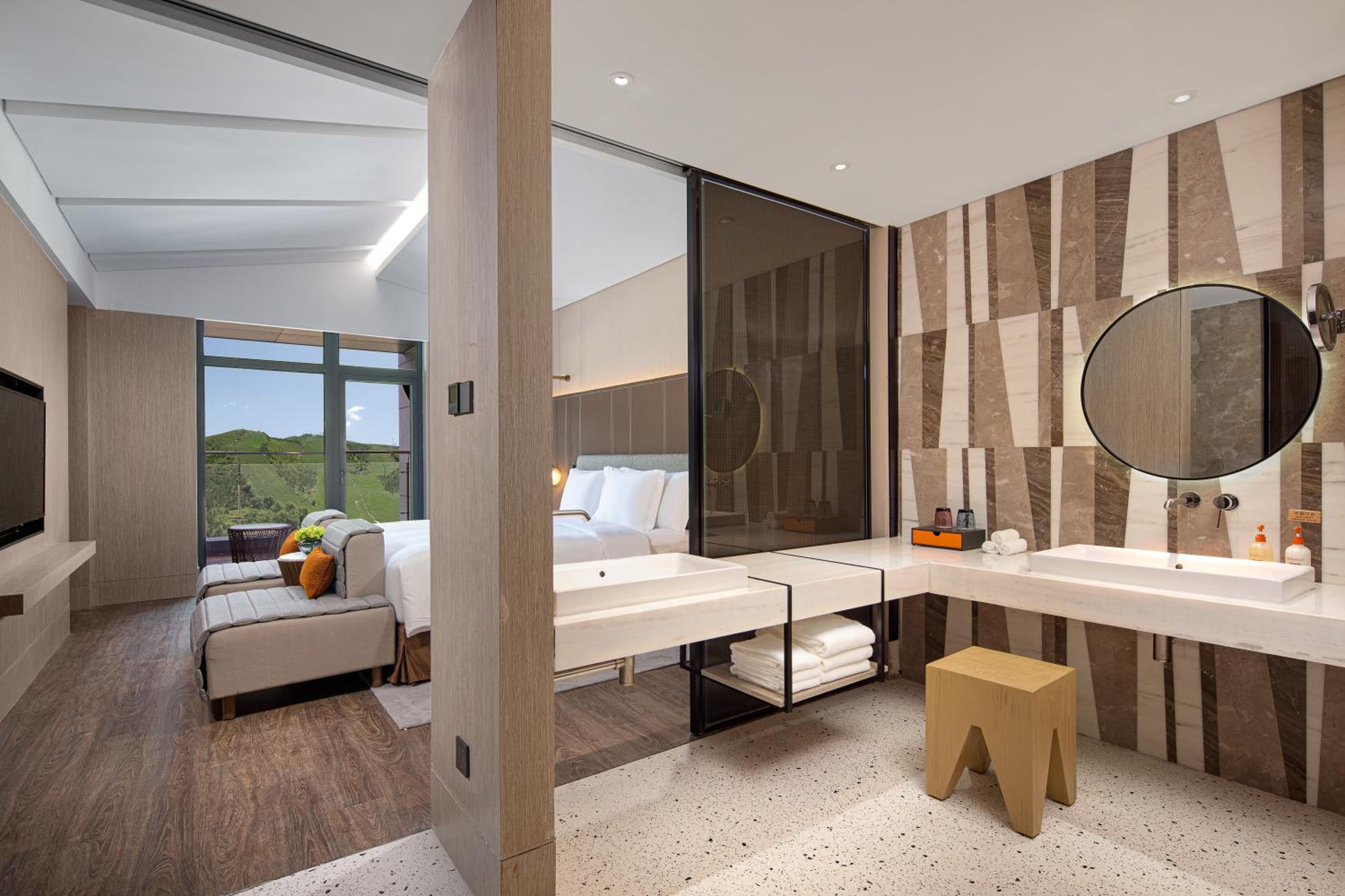 جناح بغرفة نوم واحدة مع دخول الصالة، Crowne Plaza CHONGLI RESORT 3/6