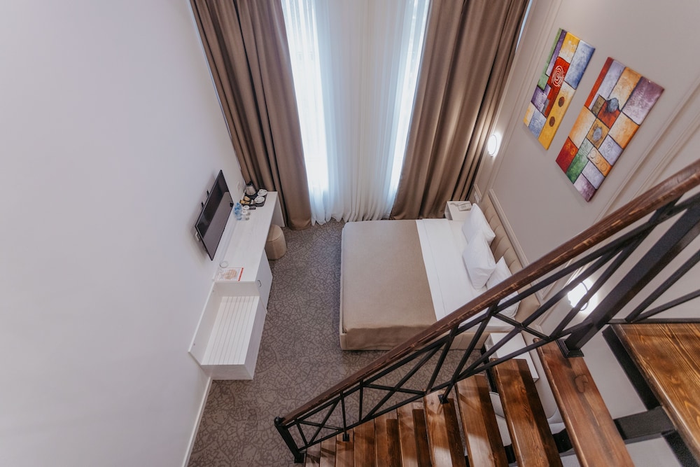 Callisto Hotel 40/54