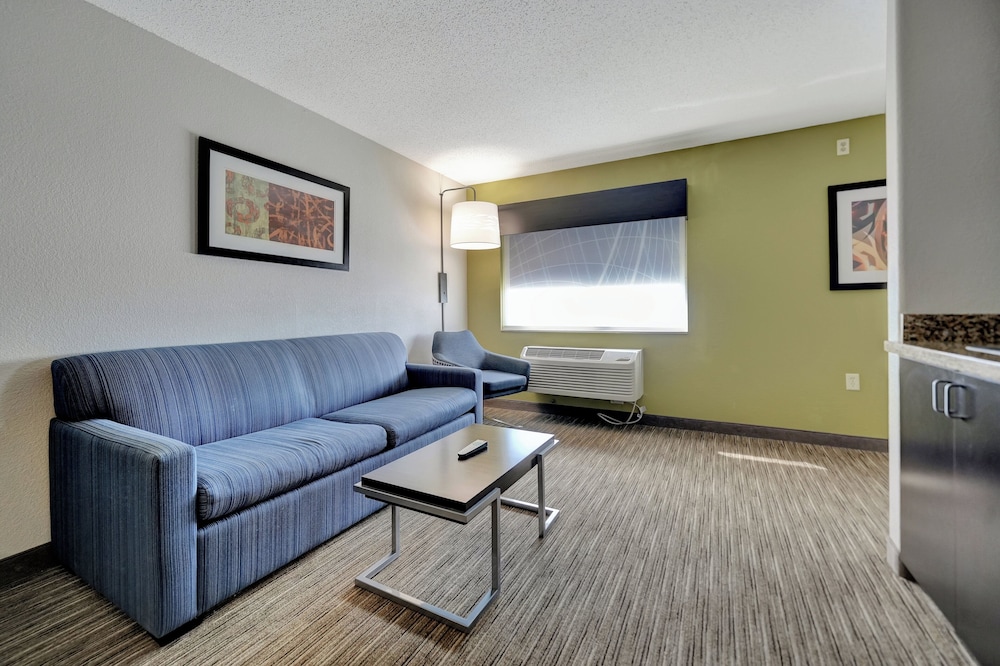 Holiday Inn Express Hotel Suites Beatrice 47/76