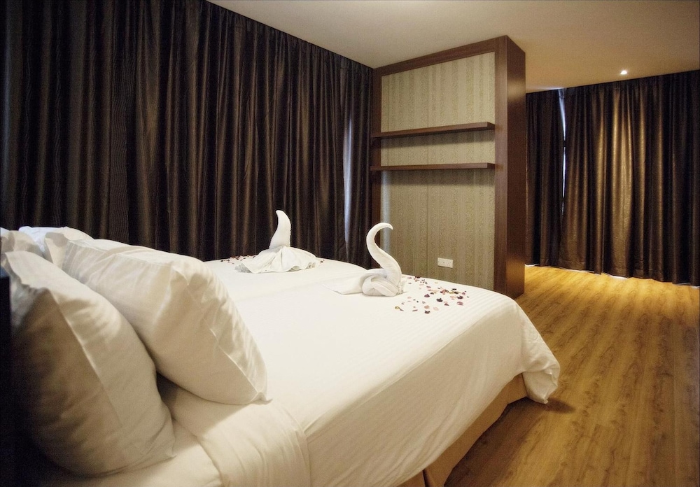 Cathayana Hotel 12/25