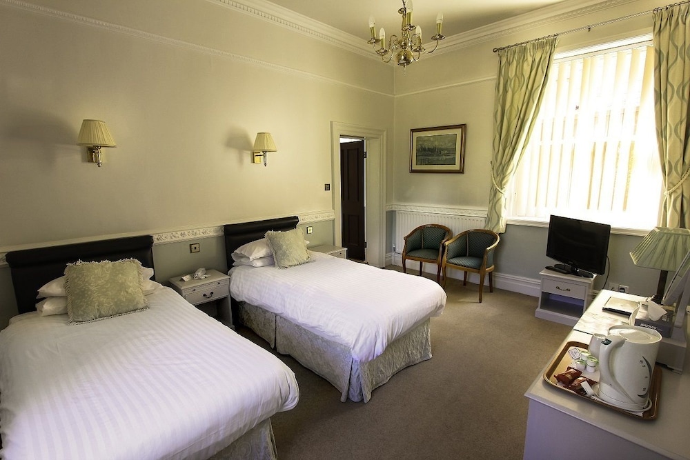 Shaw Hill Golf Resort & Spa Hotel 10/50