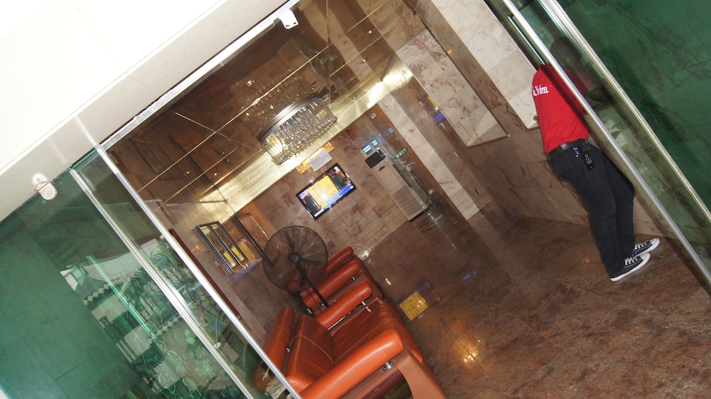 Royalview Hotel And Suites 48/62