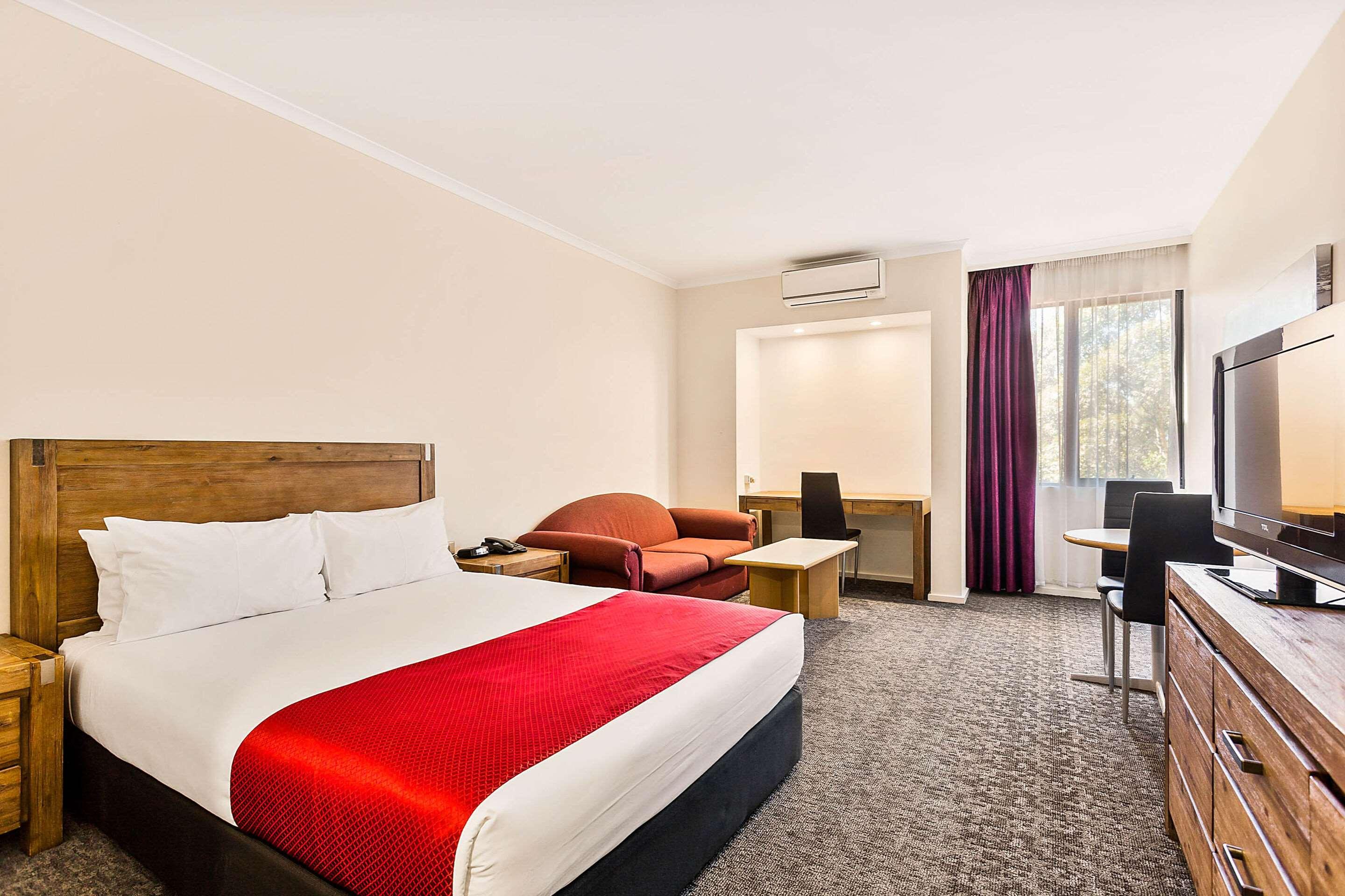 غرفة بسرير كوين، Quality Hotel Manor 2/3