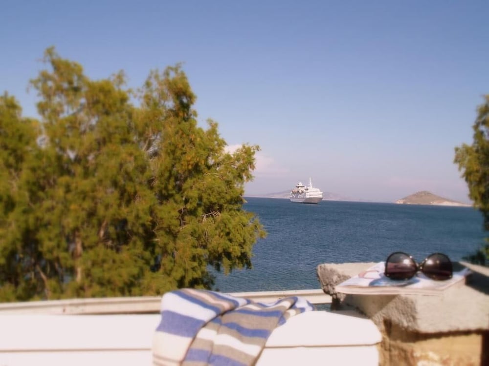 Blue Bay Hotel 57/63