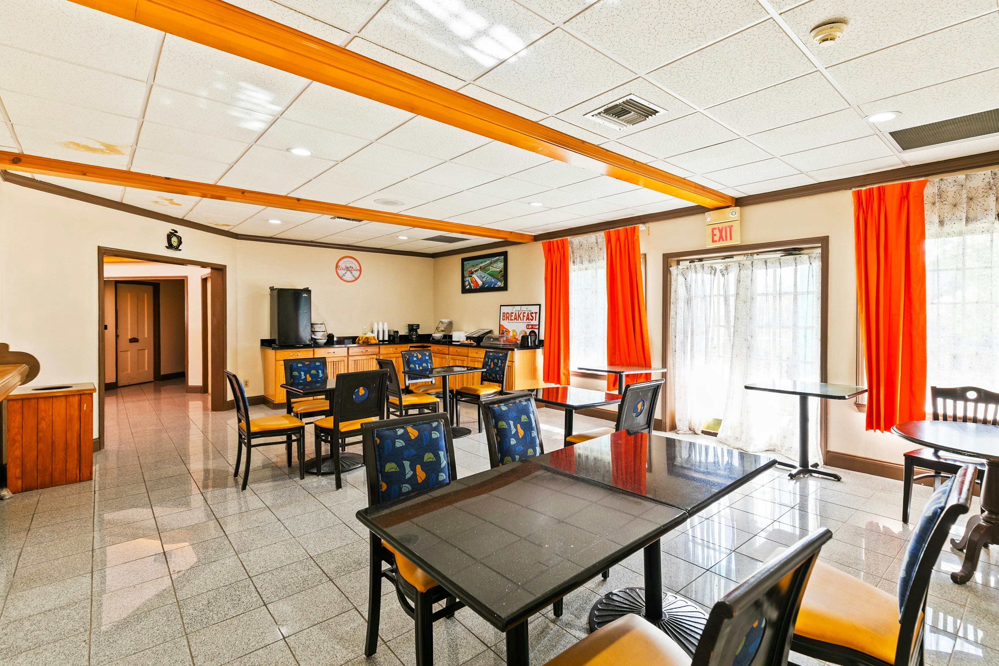 Moonlight Inn Hotel O Hattiesburg, MS 37/54