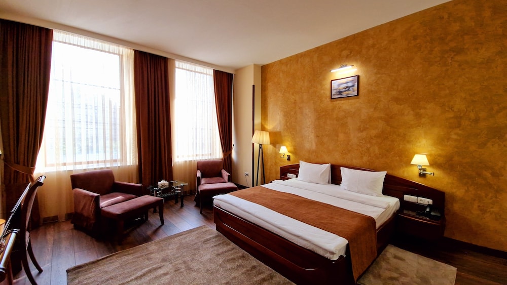 Ararat Hotel 11/50