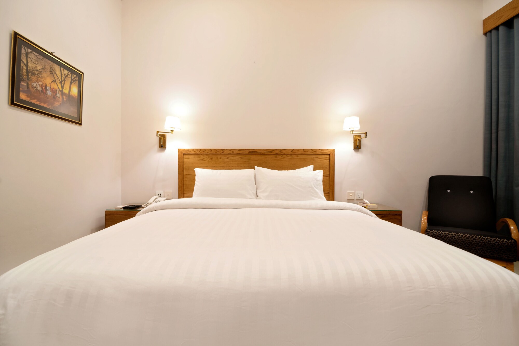 Deluxe, King Bed