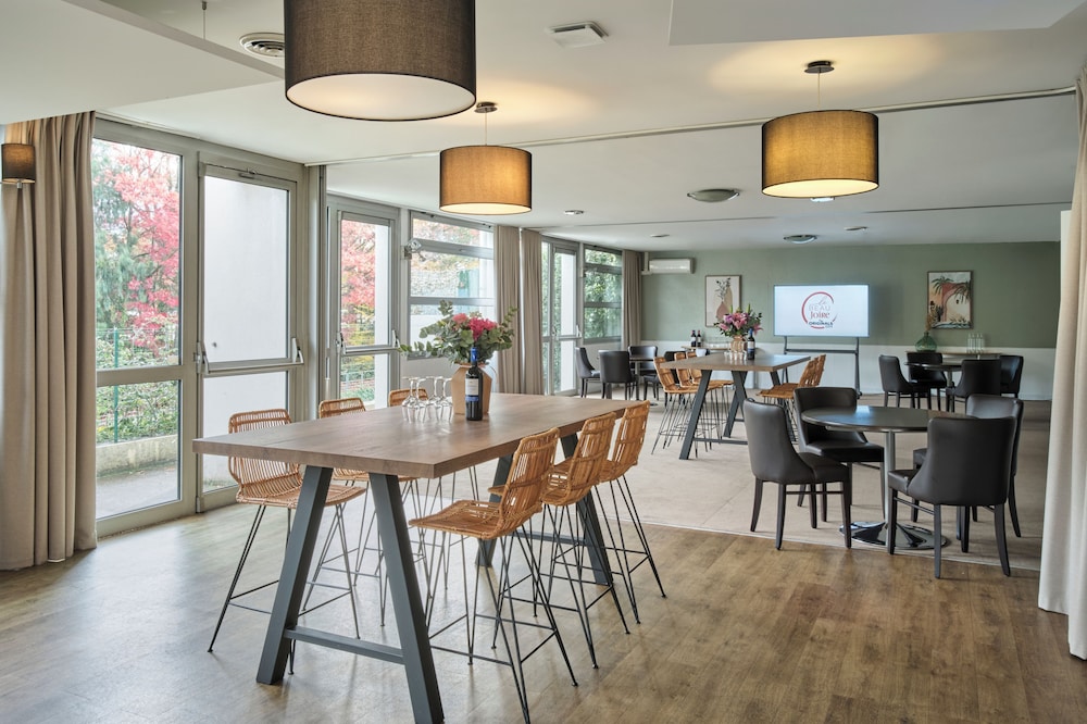 LOGIS BEAUJOIRE HOTEL 26/37