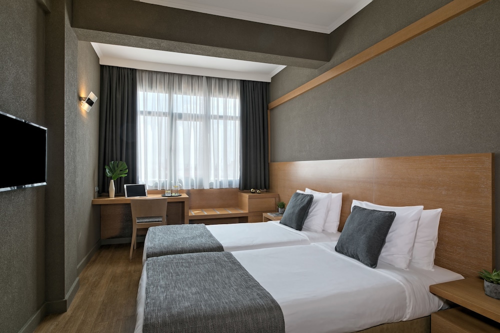 SUPERIOR, DOUBLE OR TWIN BED
