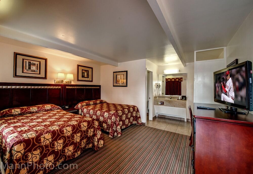 Whispering Palms Inn 10/35