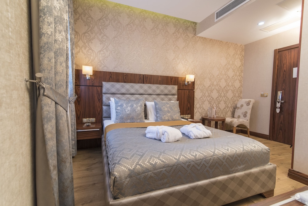 ECONOMY, DOUBLE OR TWIN BED