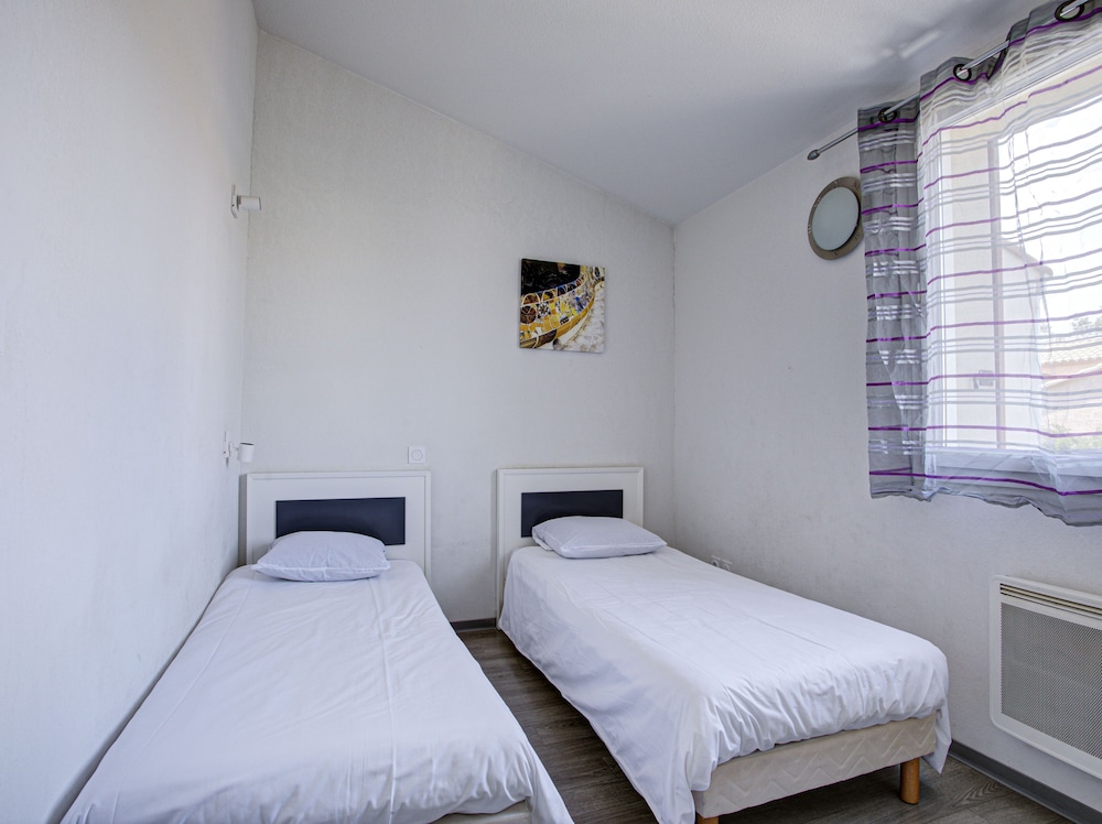 2 Rooms, House, Twin Beds, Bunk Bed, Sofa, Corner