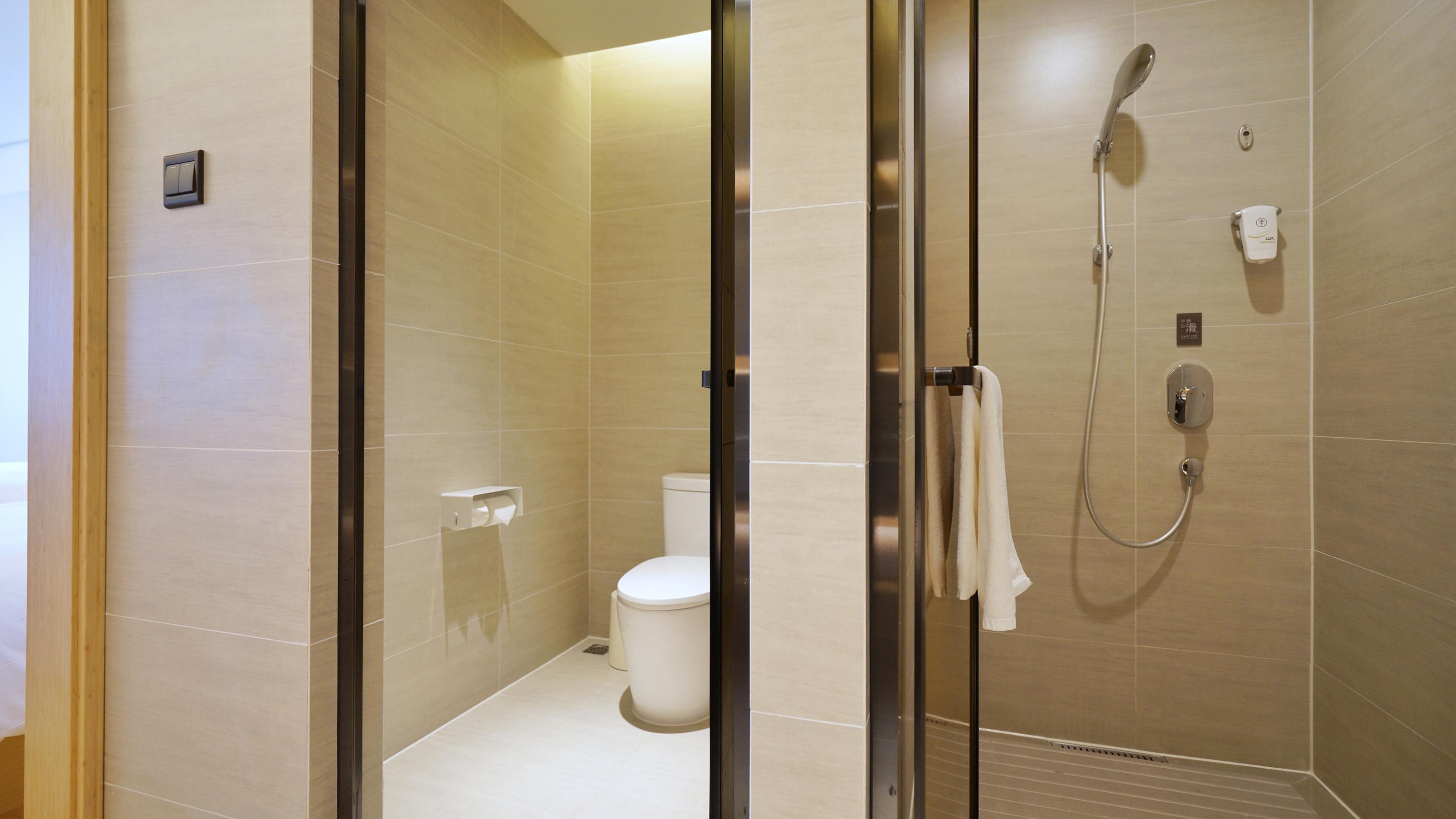 Ji Hotel (Shanghai Hongqiao National Exhibition and Convention Center Huaxiang Road) 31/33