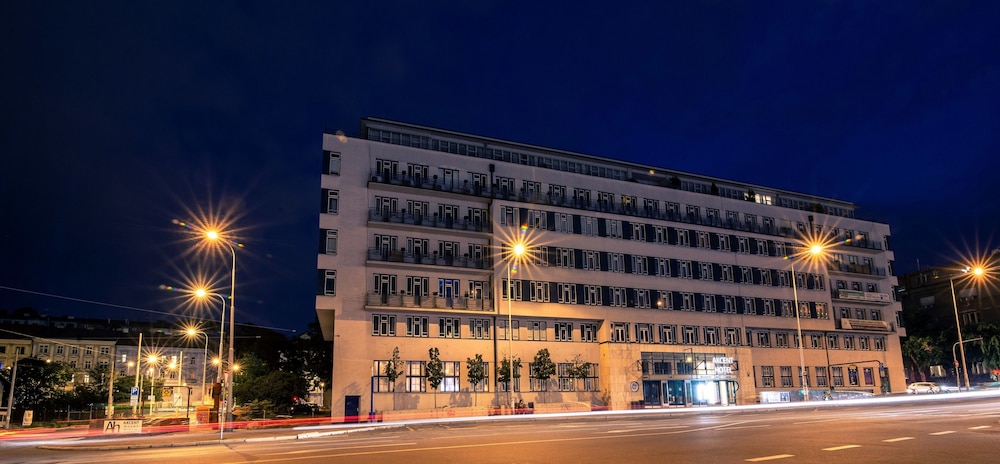 Akcent Hotel 8/67