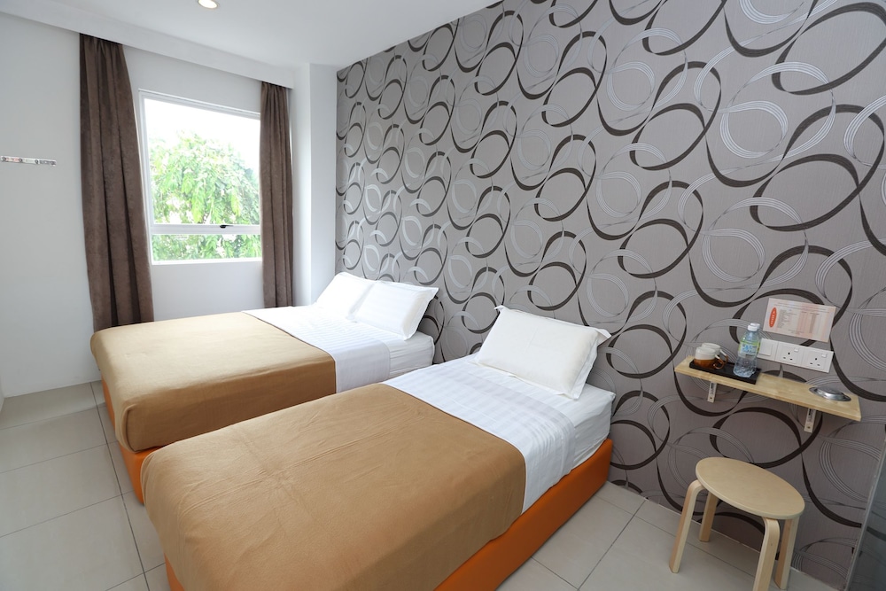 1 Hotel Taman Connaught 31/58