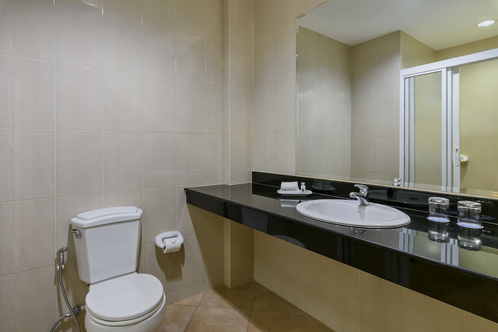 غرفة قياسية بسرير كينج بإطلالة على الحديقة، Seapine Beach Golf and Resort Hua Hin 2/2