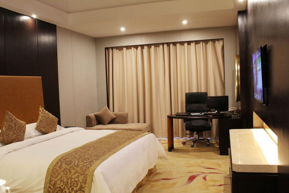 Deluxe, King Bed