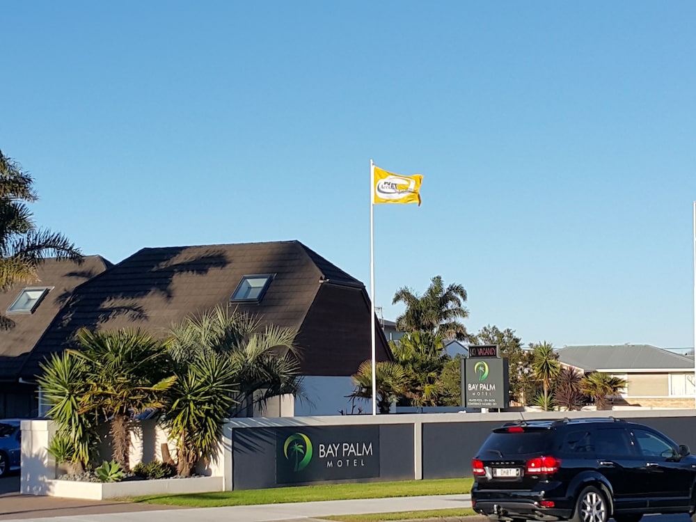 Bay Palm Motel 2/50