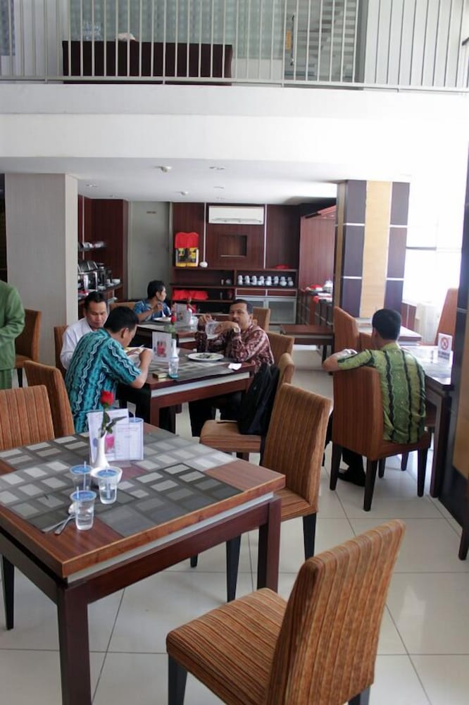 ROYAL JELITA HOTEL 34/45