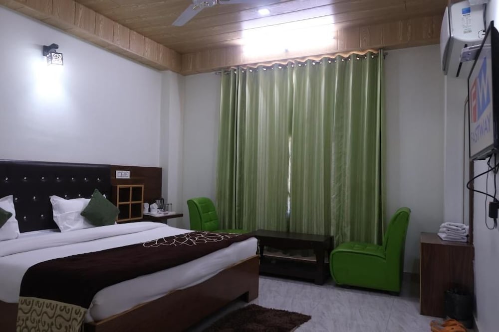 Hotel Sarla Regency 26/47