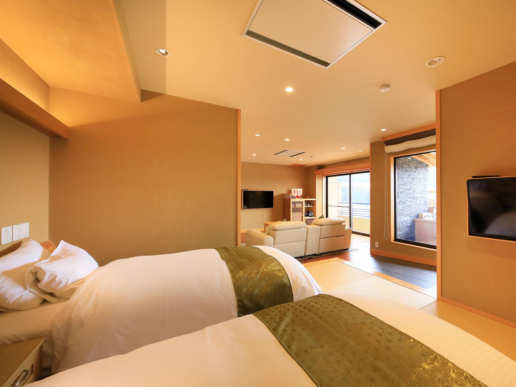 Western, Twin Beds, Outdoor Bath