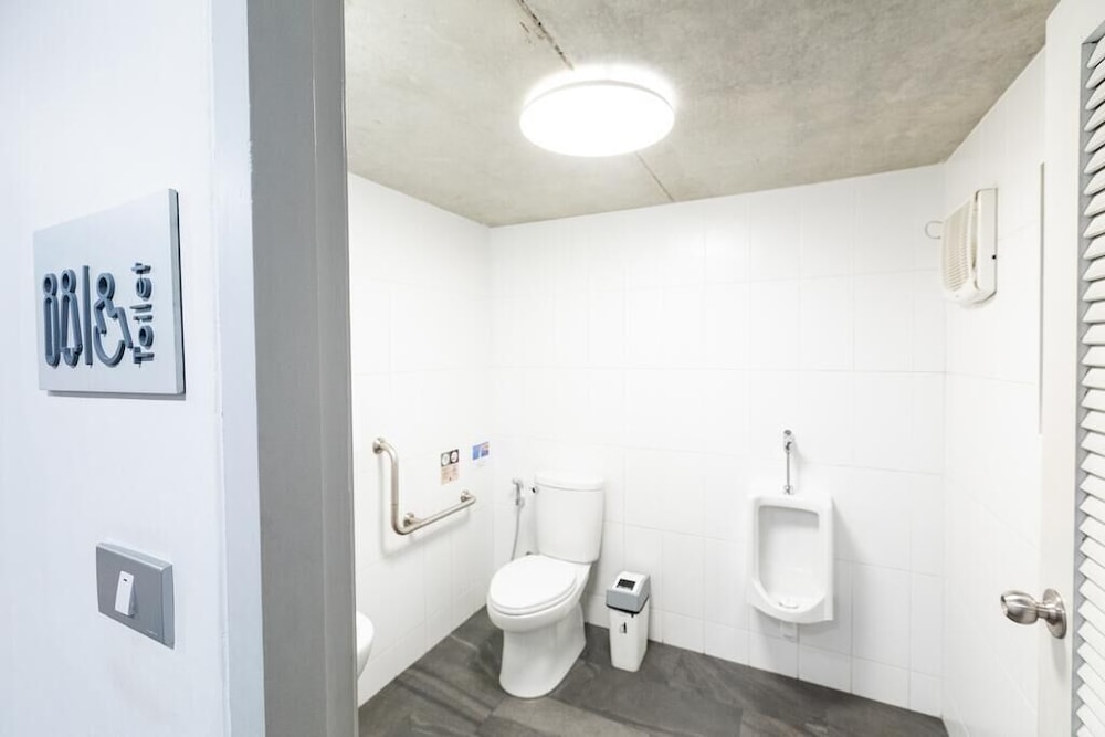 Cubic Bangna Hotel 35/35