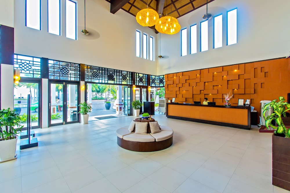 Hoi An Beach Resort 10/70