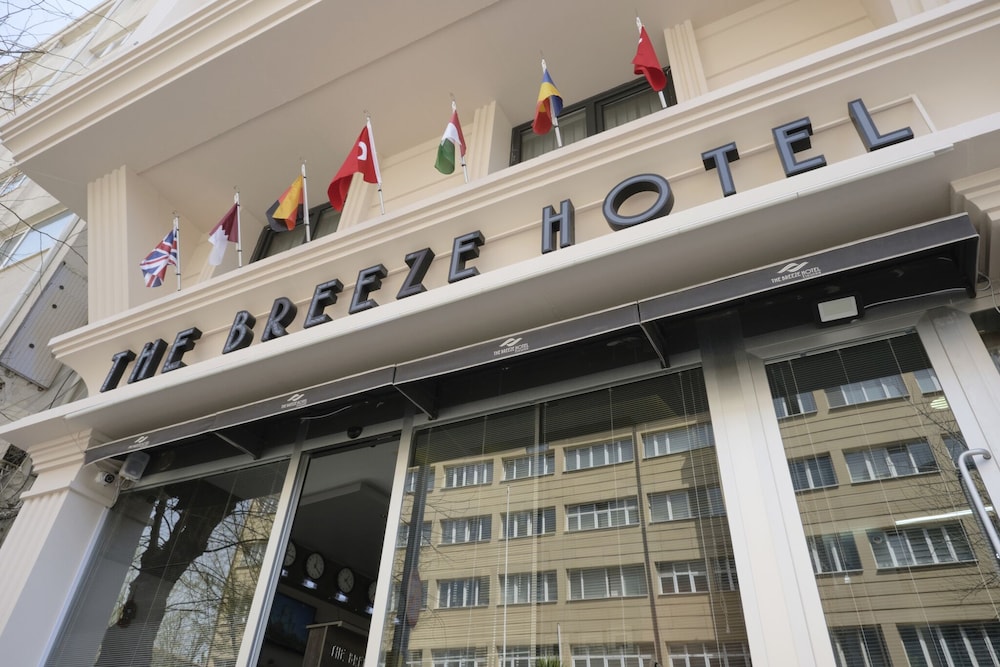 The Breeze Hotel 6/60
