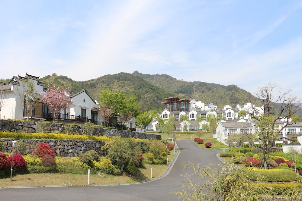 Banyan Tree Huangshan 38/50