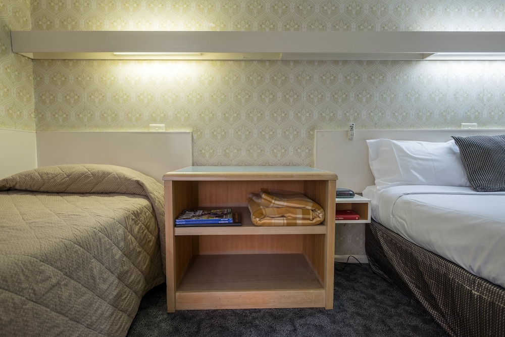 Pioneer Station Motor Inn 28/57