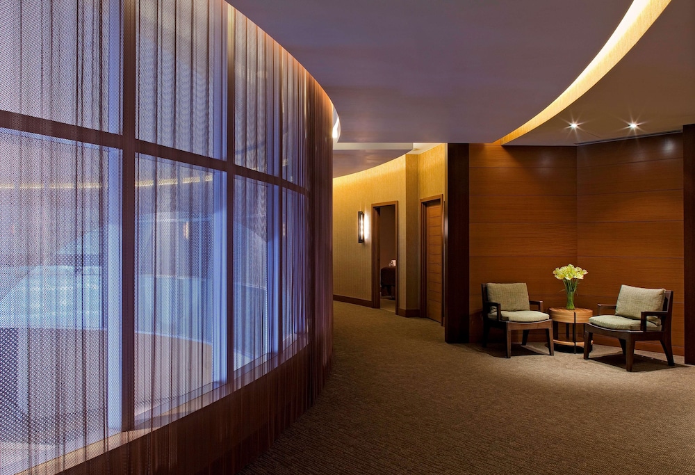 Hyatt At Olive 8 38/69