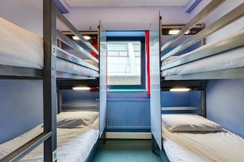 Private, Female Dorm, 4 Beds, Shared Bathroom