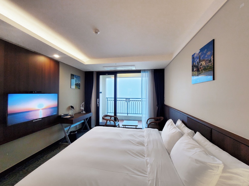 EXECUTIVE, FAMILY, SUITE, 2 DOUBLE BEDS