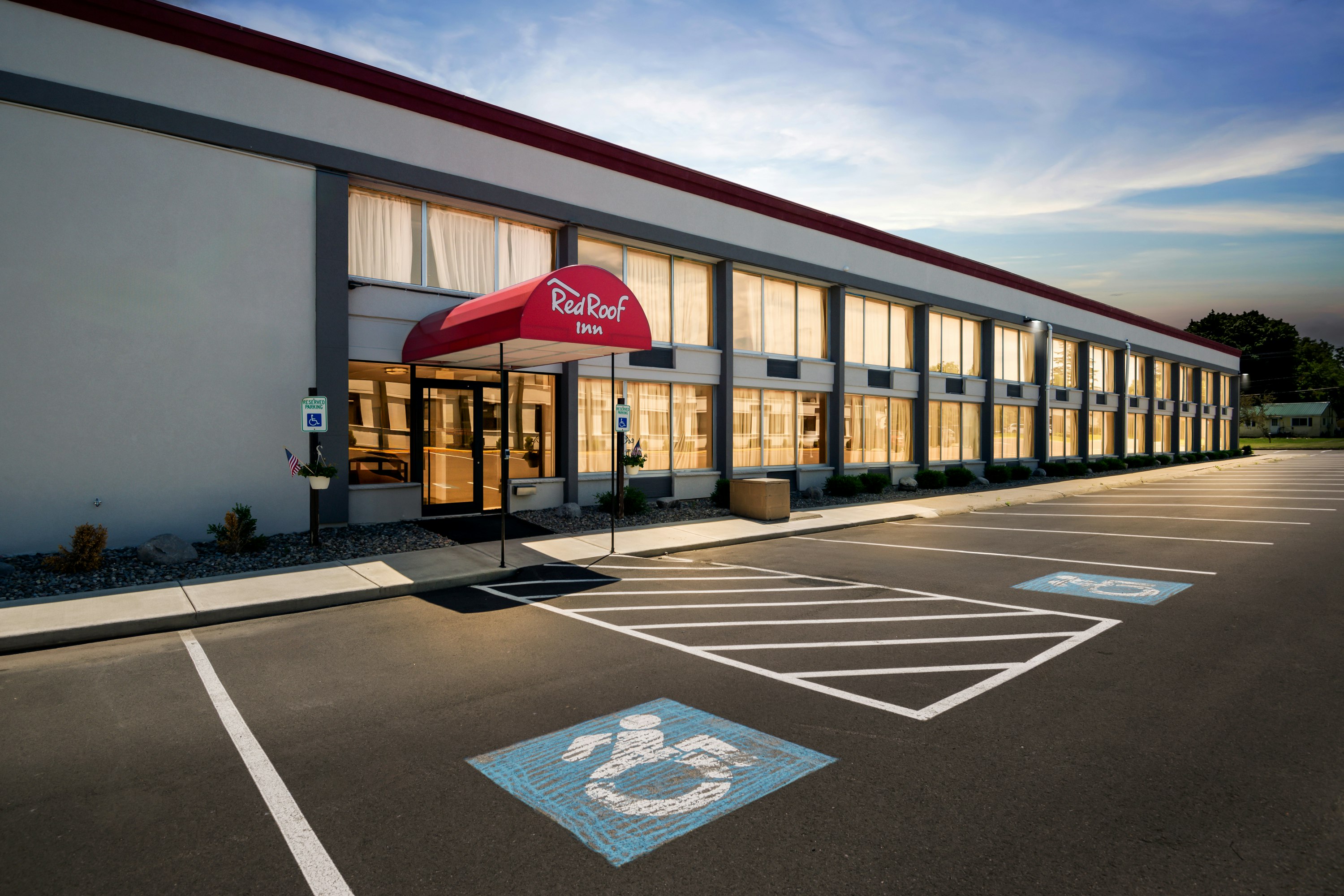 Red Roof Inn Cortland 20/21