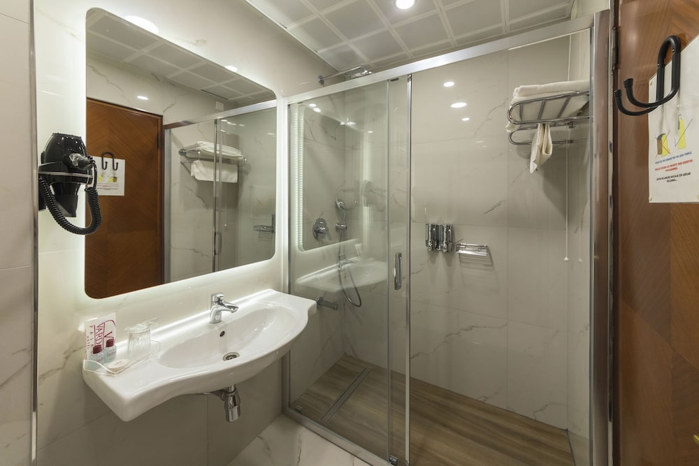 Vardar Palace Hotel 30/31