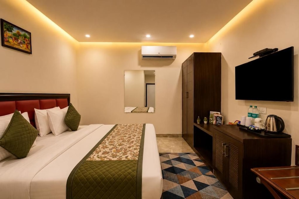 La Sapphire Hotel 20/50