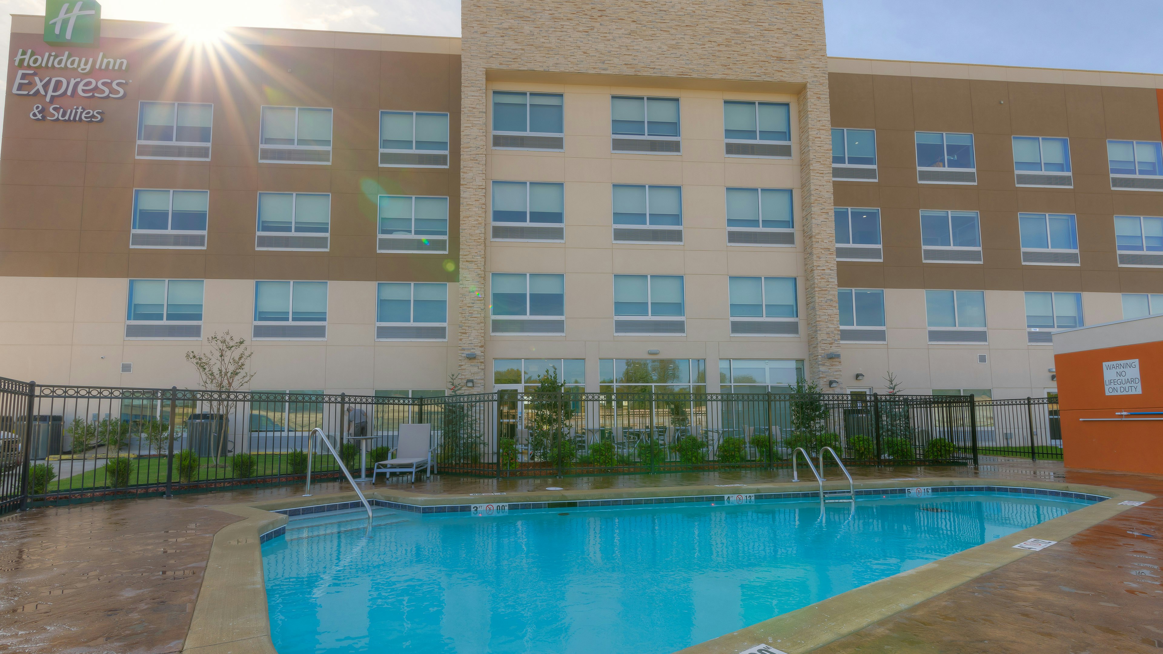 Holiday Inn Express Suites Tulsa Midtown 2/68