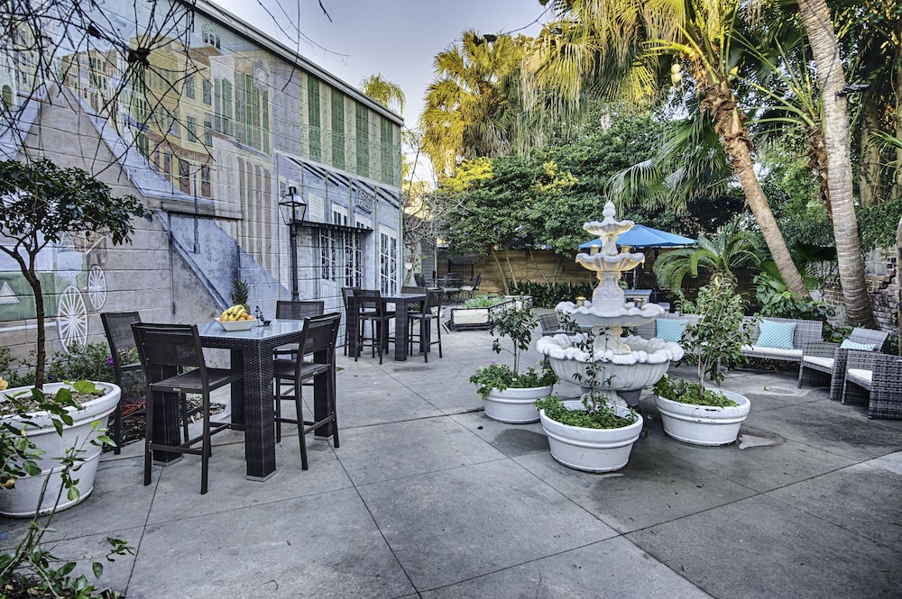 Best Location 7BR Next to FR Quarter! By YouRent 32/48