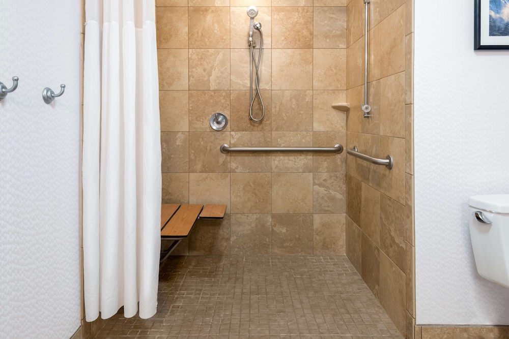 Hampton Inn And Suites Buffalo Downtown 18/52
