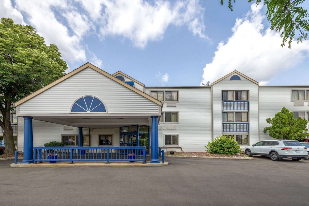 Travelodge by Wyndham Brooklyn Center 42/48