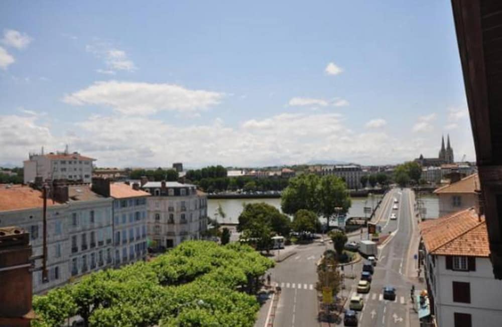 Cote Basque 65/69