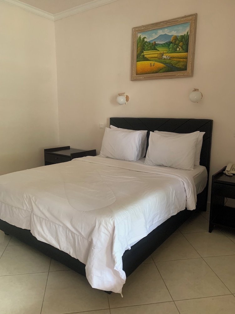 SUPERIOR, DOUBLE OR TWIN BED