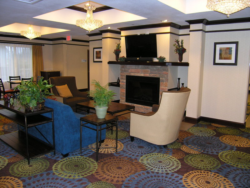 Holiday Inn Express Suites Belle Vernon 27/39