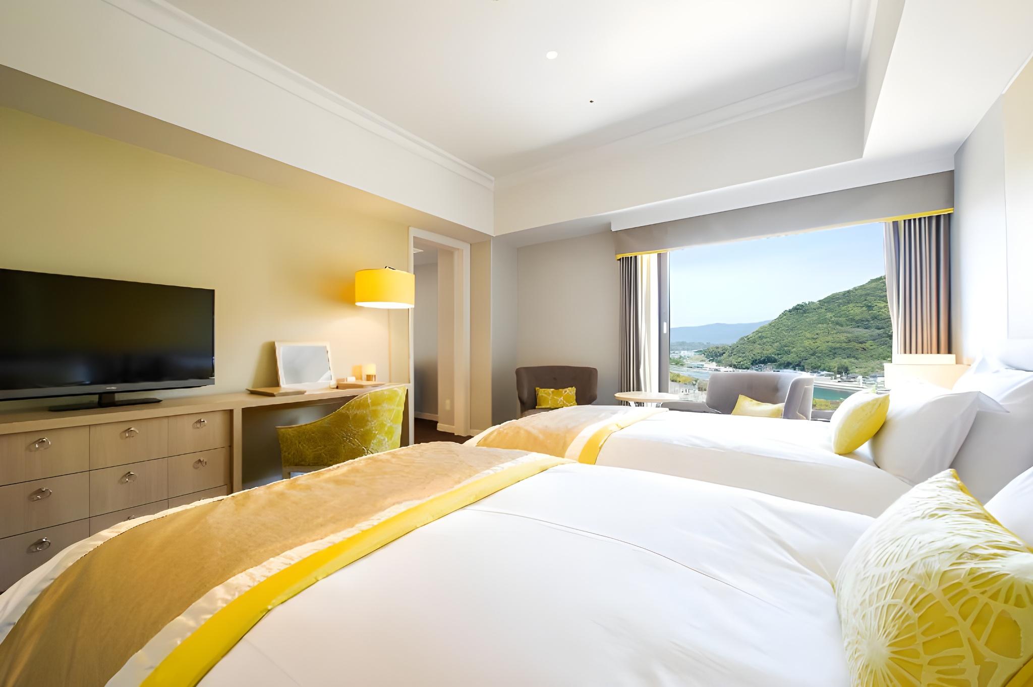 Premium, Quadruple, 4 Beds, Station View